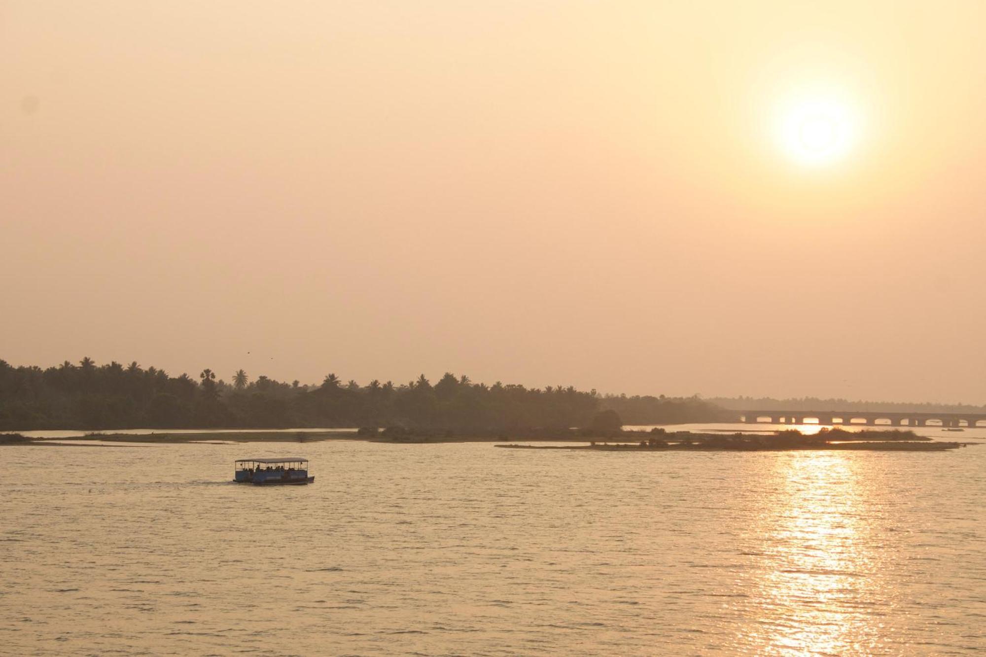 Victoria'S River View Resort Pondicherry Exterior photo